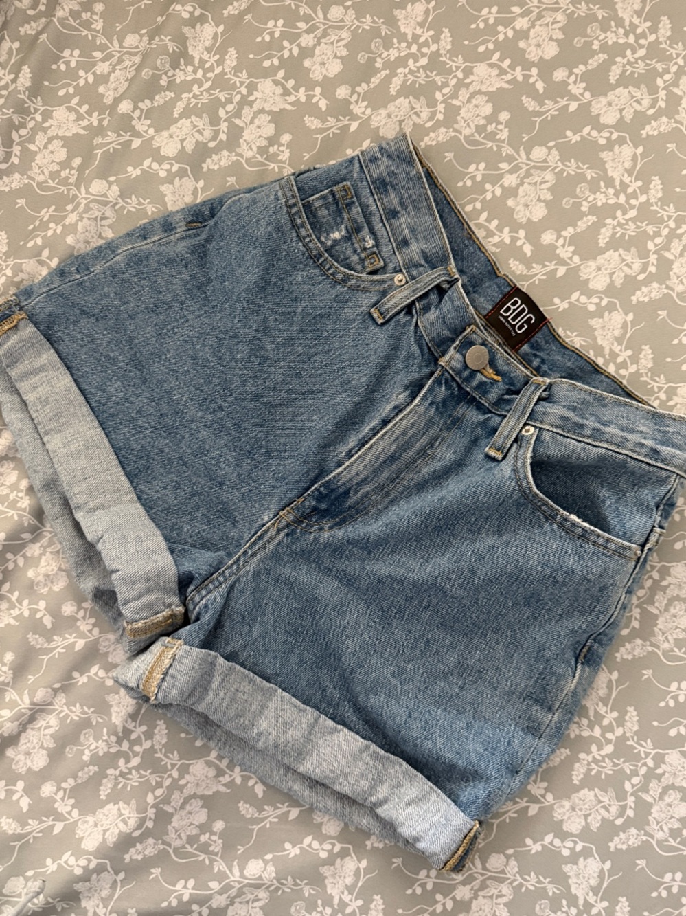 BDG Mom High Rise Shorts Size 26